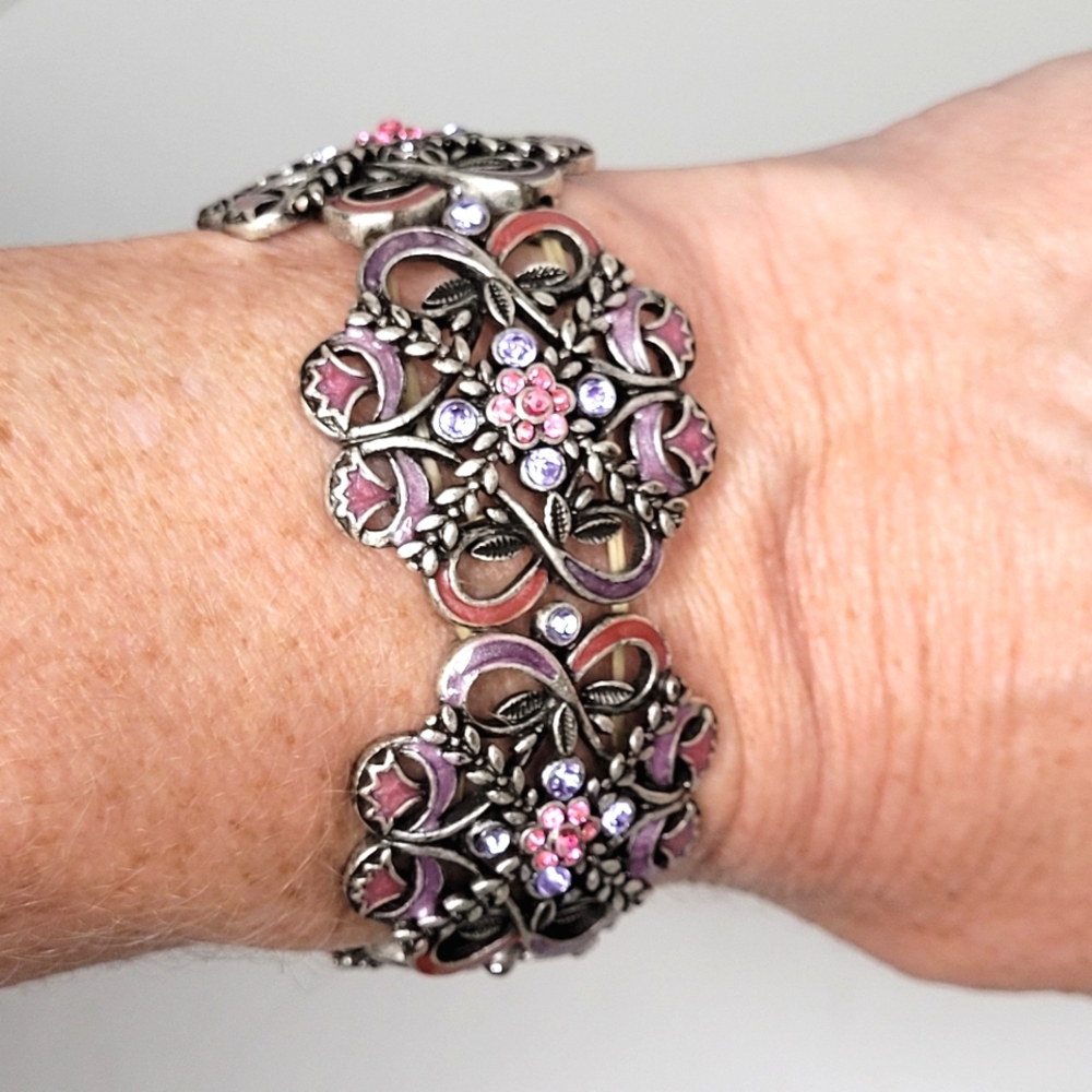 Silvery Flowers Embellished with Enamel and Crystals Stretch Bracelet